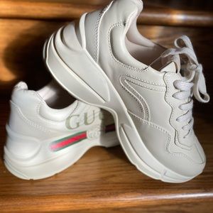 Women G shoes size 37